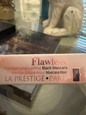 La Préstigé Flawless Black Mascara — Long-Lasting Definition